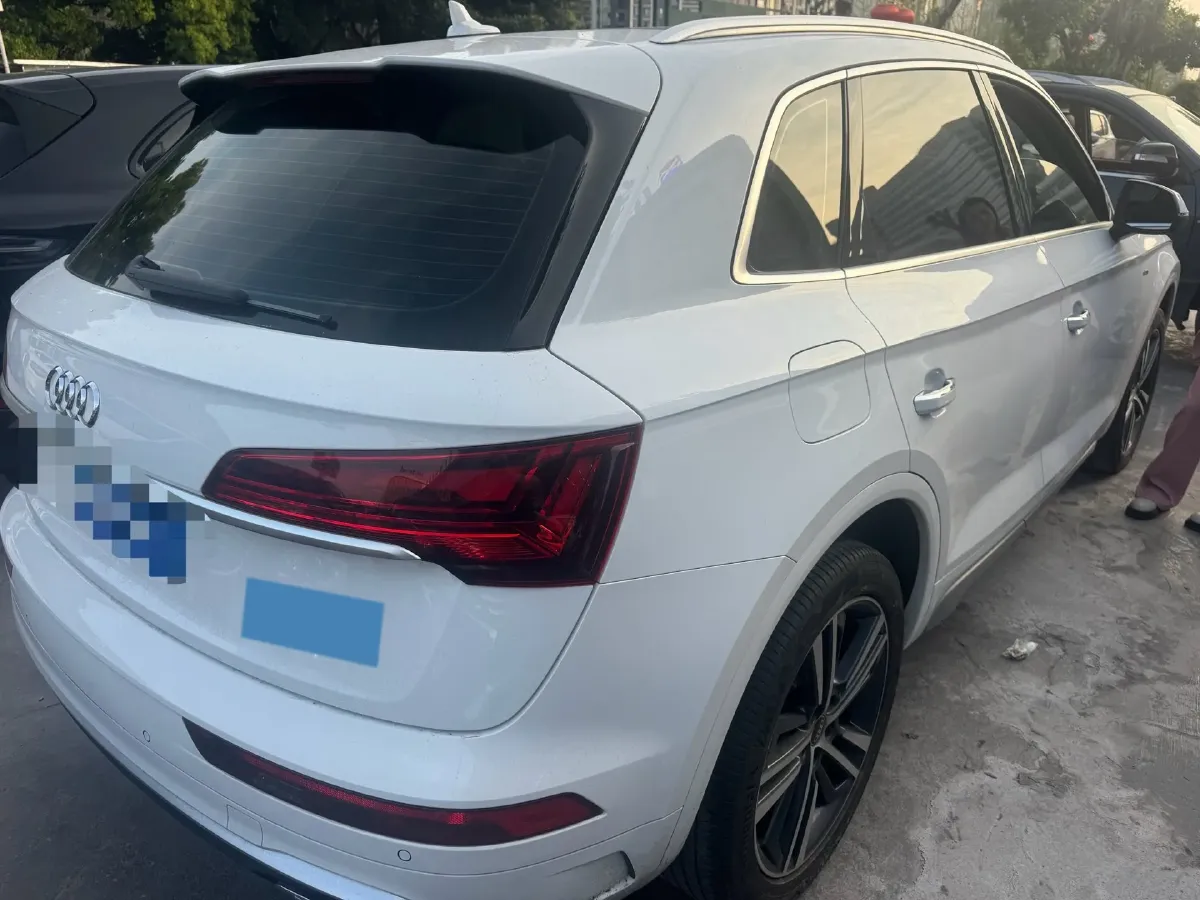 2022 Audi Q5L 2.0T 190HP L4 7DCT,autocango,china used car exporter,china ev exporter,chinese used car exporter,chinese used ev exporter