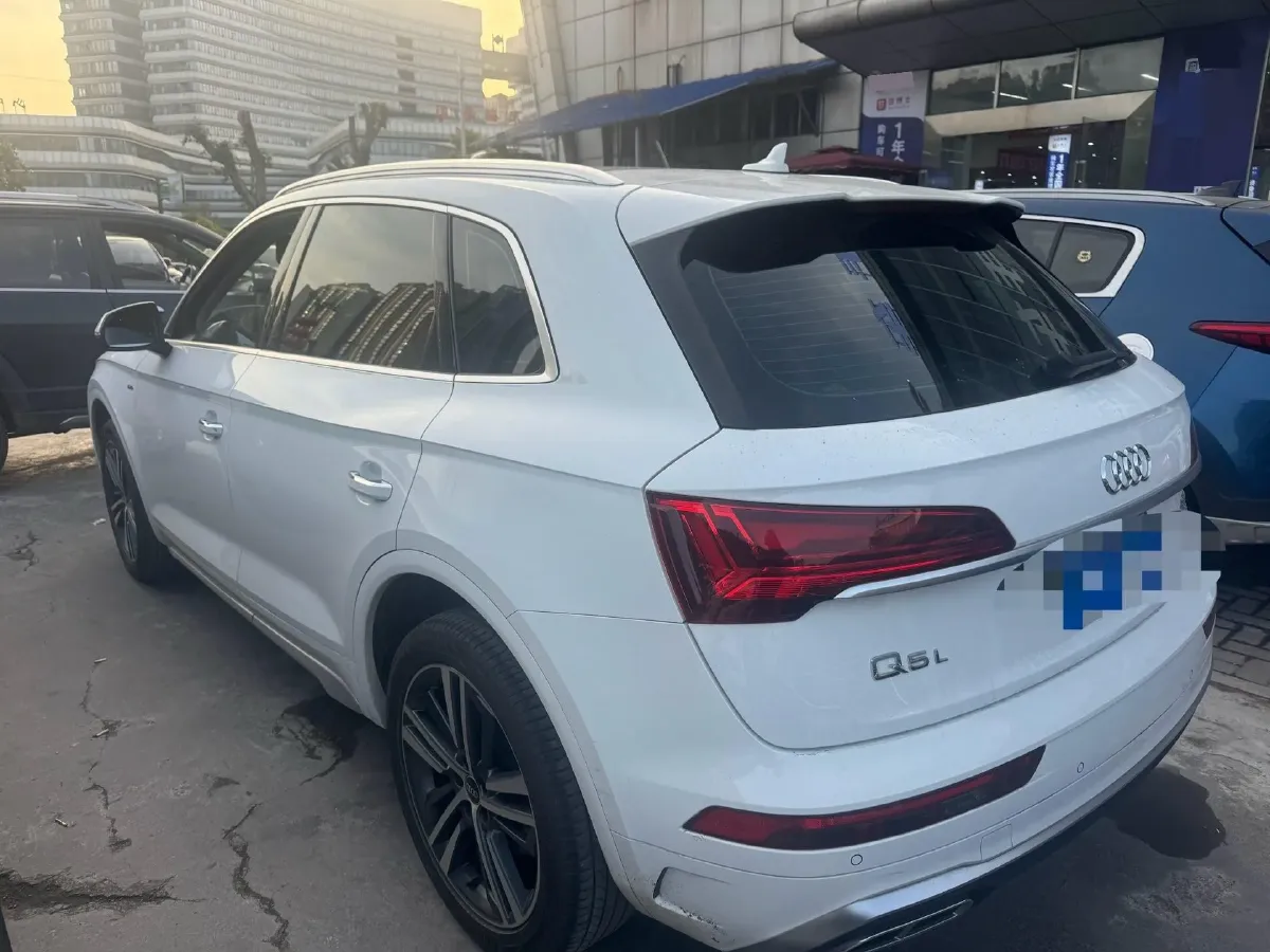2022 Audi Q5L 2.0T 190HP L4 7DCT,autocango,china used car exporter,china ev exporter,chinese used car exporter,chinese used ev exporter