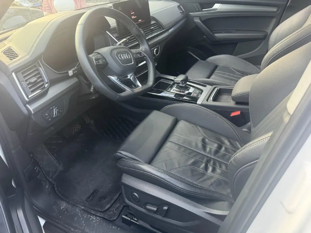 2022 Audi Q5L 2.0T 190HP L4 7DCT,autocango,china used car exporter,china ev exporter,chinese used car exporter,chinese used ev exporter