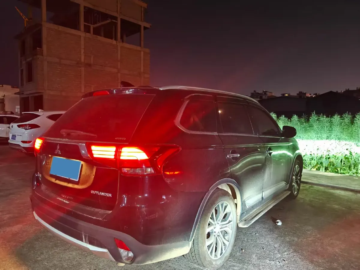 2018 Mitsubishi Outlander 2.4L 192HP L4 CVT,autocango,china used car exporter,china ev exporter,chinese used car exporter,chinese used ev exporter