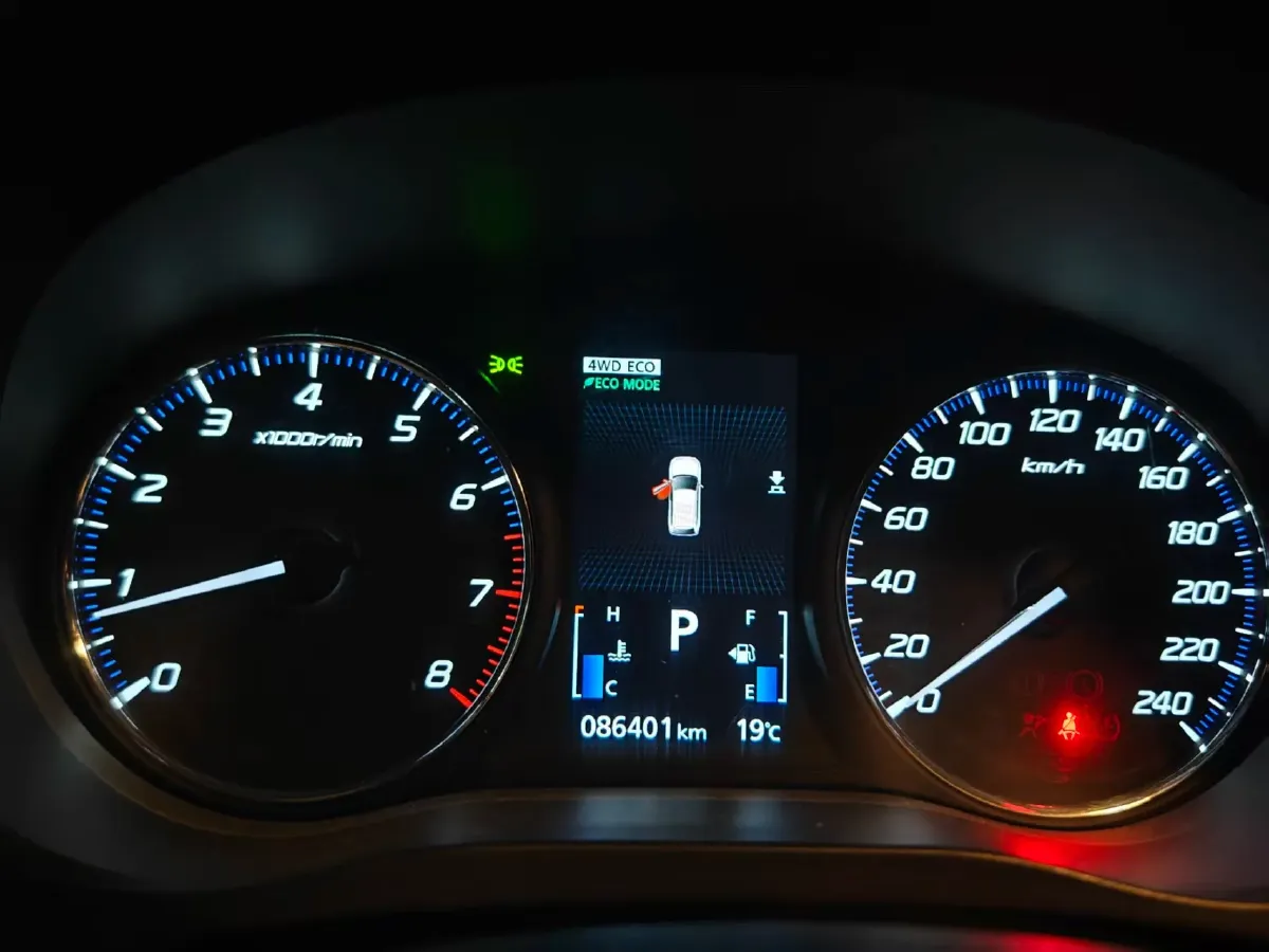 2018 Mitsubishi Outlander 2.4L 192HP L4 CVT,autocango,china used car exporter,china ev exporter,chinese used car exporter,chinese used ev exporter