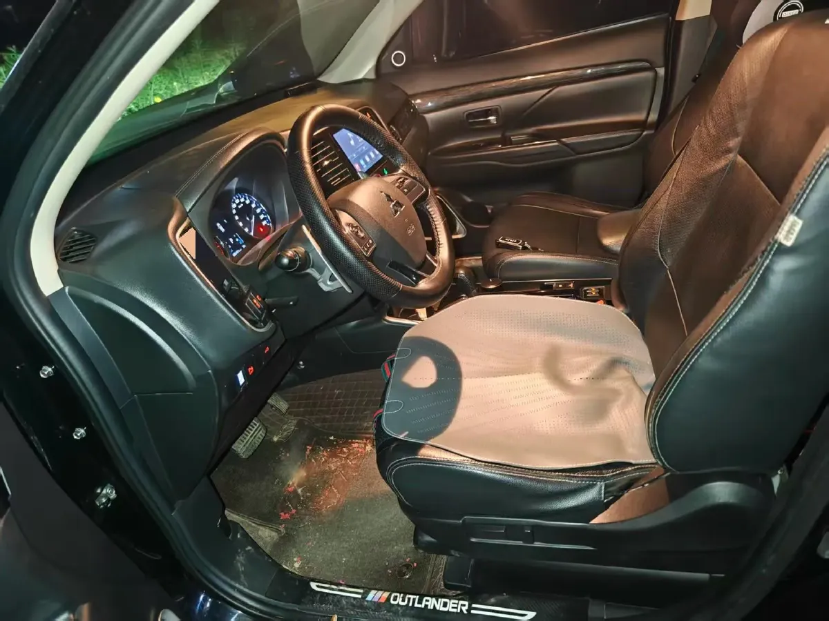 2018 Mitsubishi Outlander 2.4L 192HP L4 CVT,autocango,china used car exporter,china ev exporter,chinese used car exporter,chinese used ev exporter