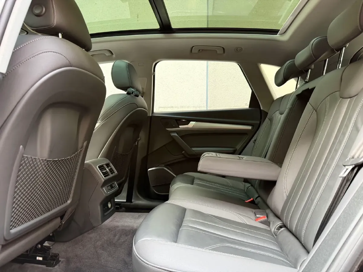 2023 Audi Q5L 2.0T 190HP L4 7DCT,autocango,china used car exporter,china ev exporter,chinese used car exporter,chinese used ev exporter