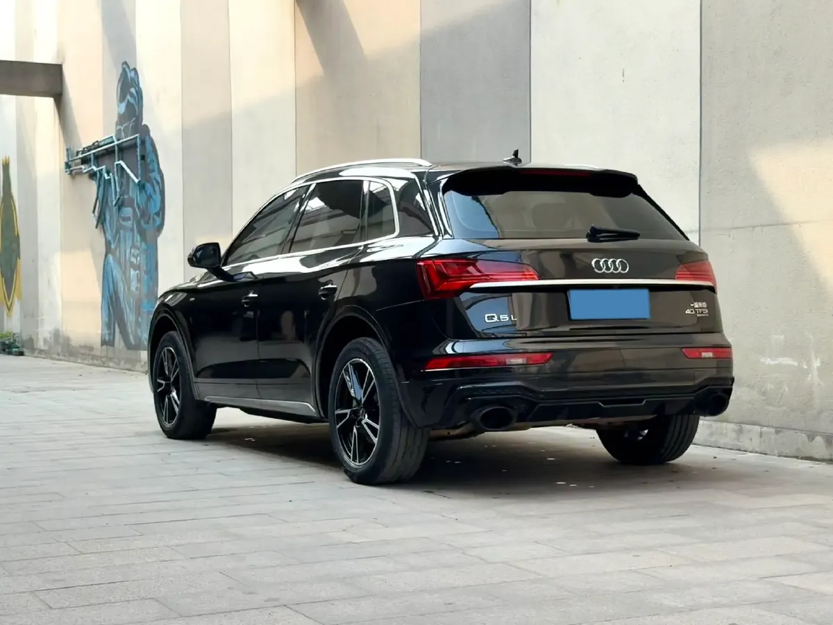 2023 Audi Q5L 2.0T 190HP L4 7DCT,autocango,china used car exporter,china ev exporter,chinese used car exporter,chinese used ev exporter