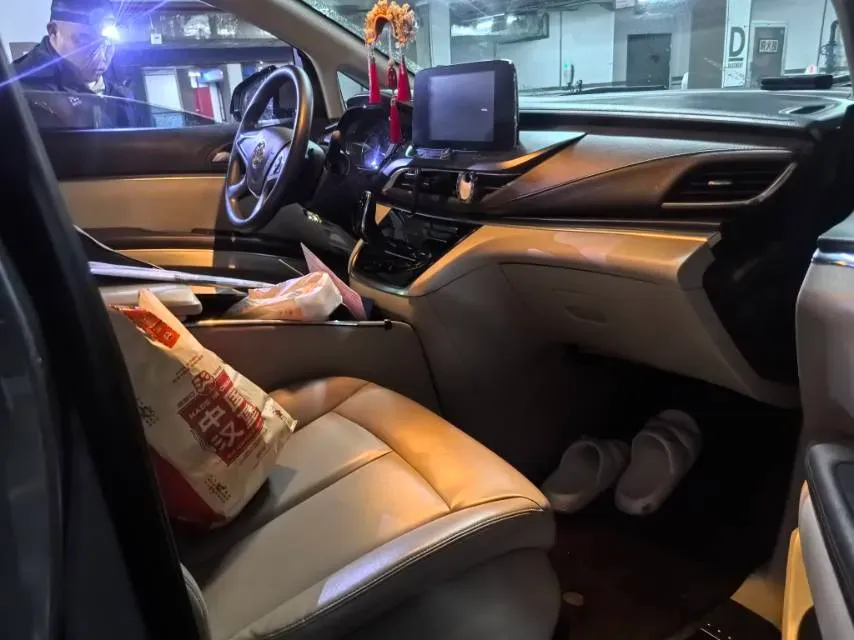 2022 Buick GL8 2.0T 237HP L4 9AT,autocango,china used car exporter,china ev exporter,chinese used car exporter,chinese used ev exporter