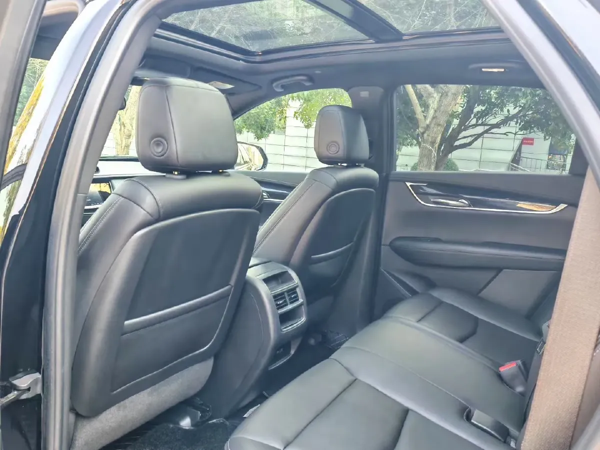 2022 Cadillac XT5 2.0T 237HP L4 9AT,autocango,china used car exporter,china ev exporter,chinese used car exporter,chinese used ev exporter