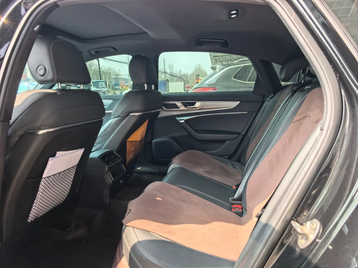 2022 Audi A6L 2.0T 190HP L4 7DCT,autocango,china used car exporter,china ev exporter,chinese used car exporter,chinese used ev exporter