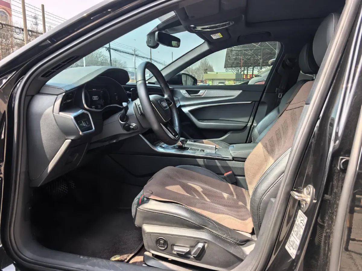 2022 Audi A6L 2.0T 190HP L4 7DCT,autocango,china used car exporter,china ev exporter,chinese used car exporter,chinese used ev exporter