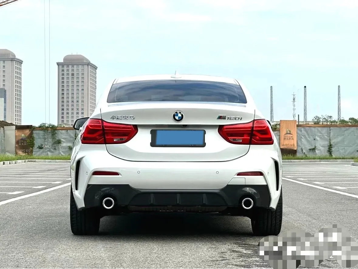 2022 BMW 1 Series 1.5T 140HP L3 7DCT,autocango,china used car exporter,china ev exporter,chinese used car exporter,chinese used ev exporter