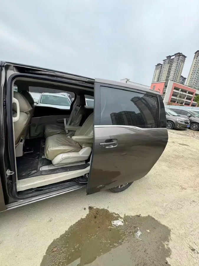 2022 Buick GL8 2.0T 237HP L4 9AT,autocango,china used car exporter,china ev exporter,chinese used car exporter,chinese used ev exporter