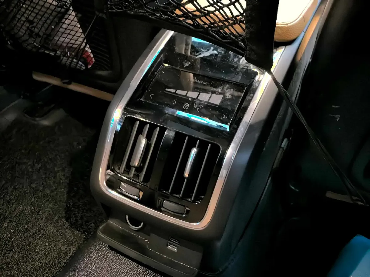 2018 Volvo S90 2.0T 190HP L4 8AT,autocango,china used car exporter,china ev exporter,chinese used car exporter,chinese used ev exporter