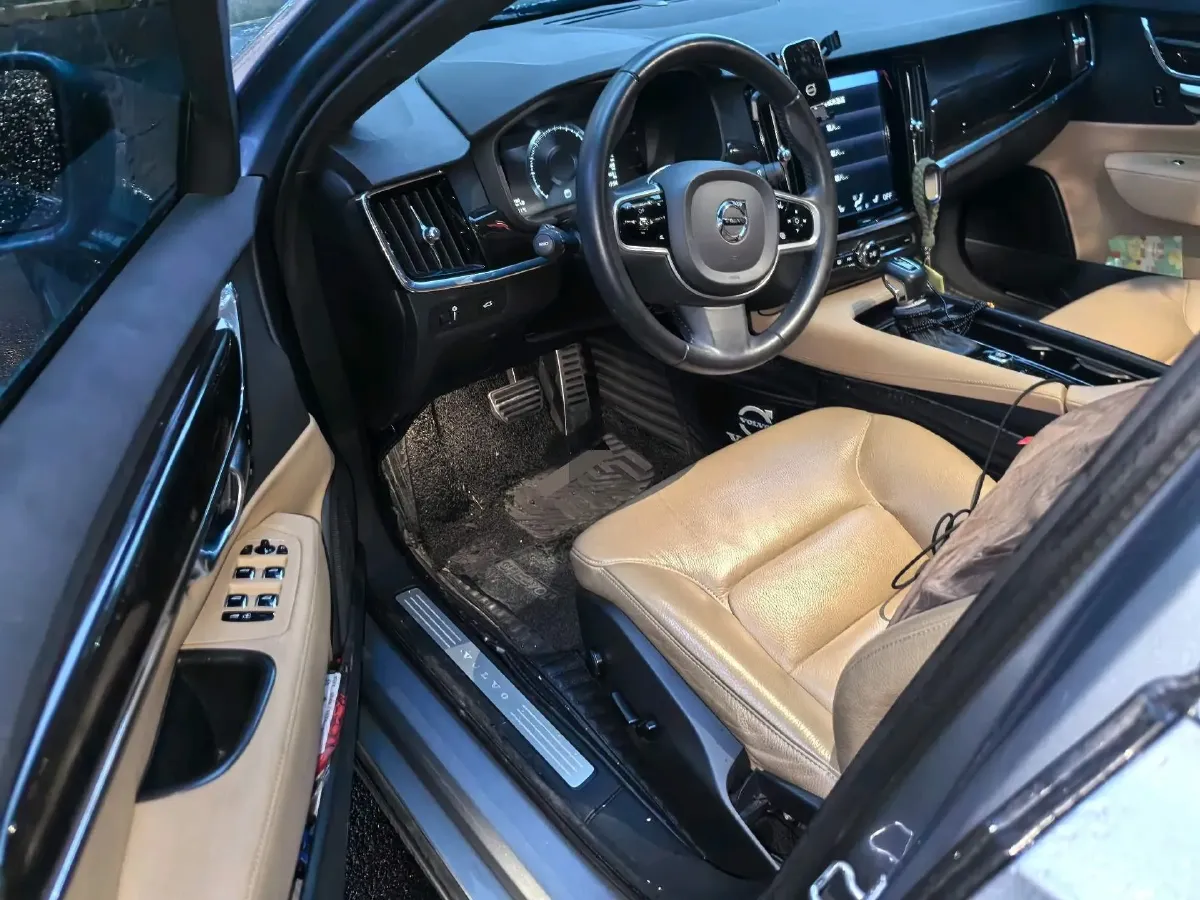 2018 Volvo S90 2.0T 190HP L4 8AT,autocango,china used car exporter,china ev exporter,chinese used car exporter,chinese used ev exporter