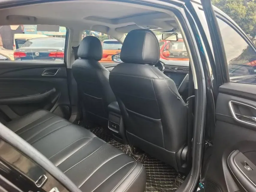 2019 Roewe i5 1.5L 120HP L4 5MT,autocango,china used car exporter,china ev exporter,chinese used car exporter,chinese used ev exporter