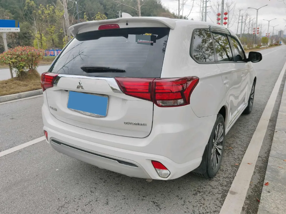 2021 Mitsubishi Outlander 2.0L 166HP L4 CVT,autocango,china used car exporter,china ev exporter,chinese used car exporter,chinese used ev exporter