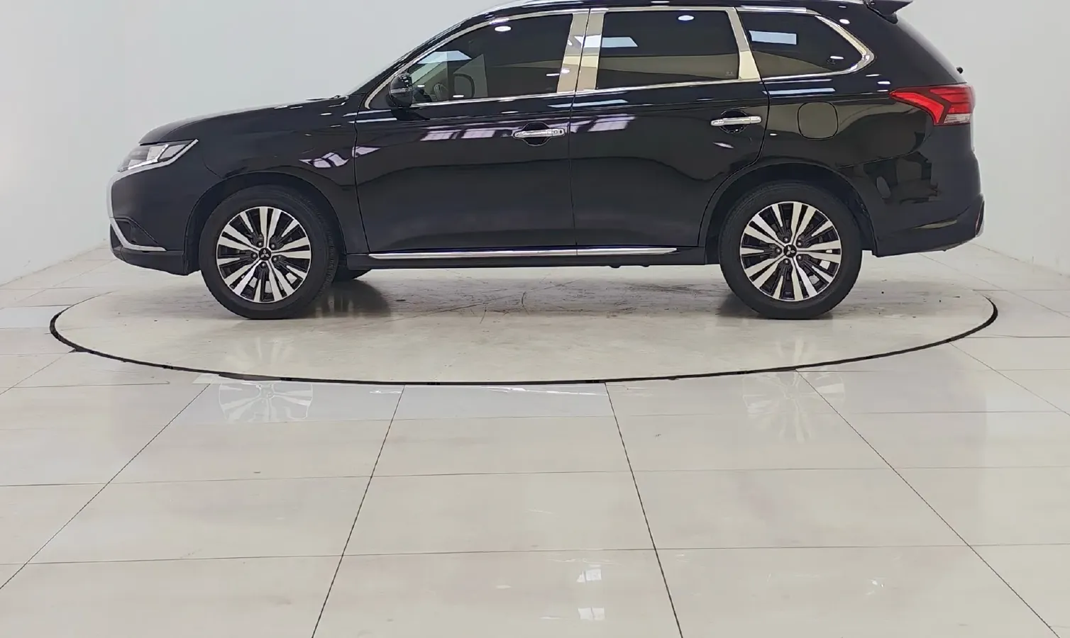 2021 Mitsubishi Outlander 2.0L 166HP L4 CVT,autocango,china used car exporter,china ev exporter,chinese used car exporter,chinese used ev exporter