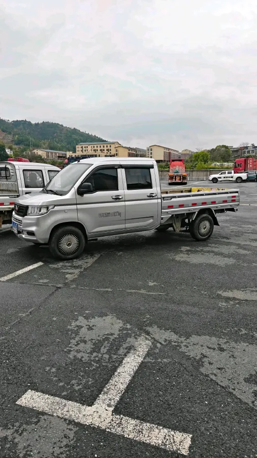 2023 WuLing RongGuang New Truck 2.0L 136HP L4 5MT,autocango,china used car exporter,china ev exporter,chinese used car exporter,chinese used ev exporter