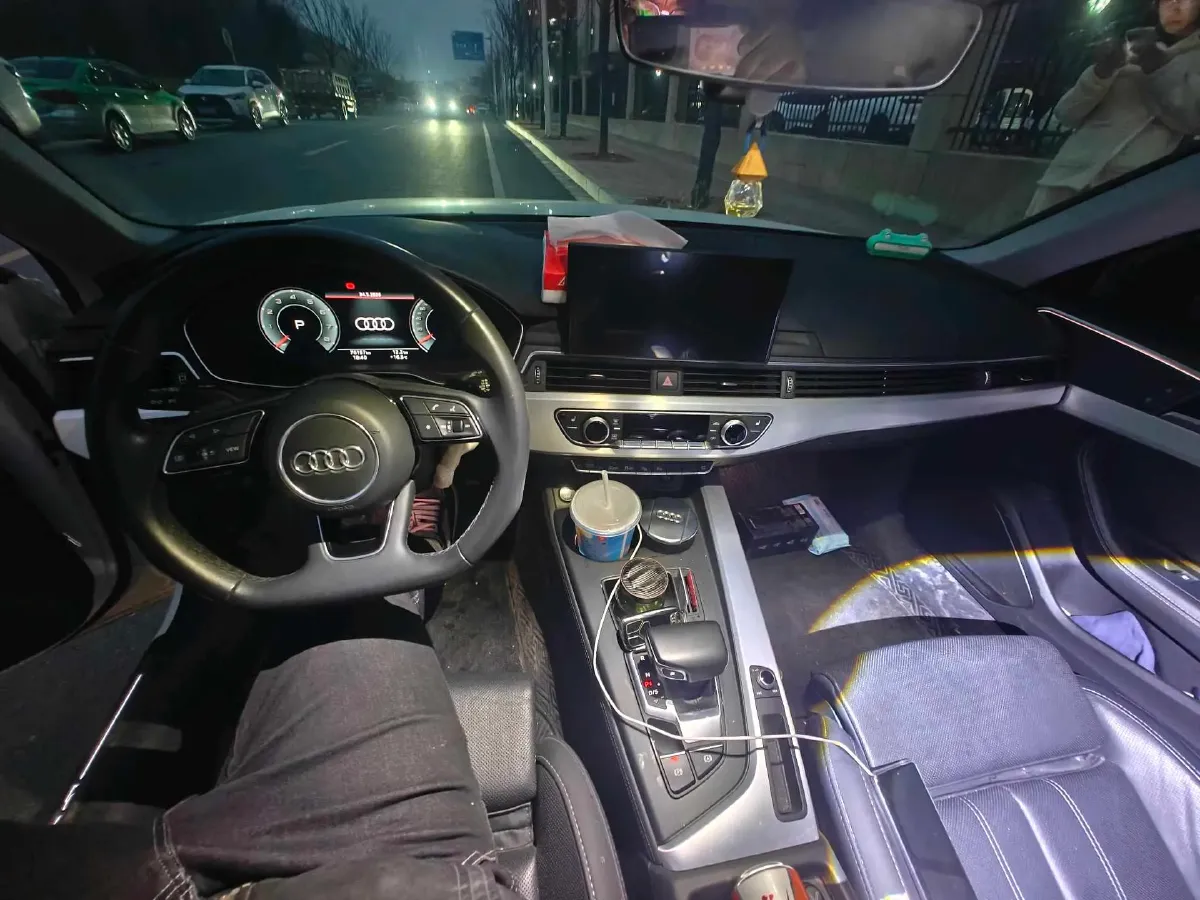 2022 Audi A4L 2.0T 190HP L4 7DCT,autocango,china used car exporter,china ev exporter,chinese used car exporter,chinese used ev exporter