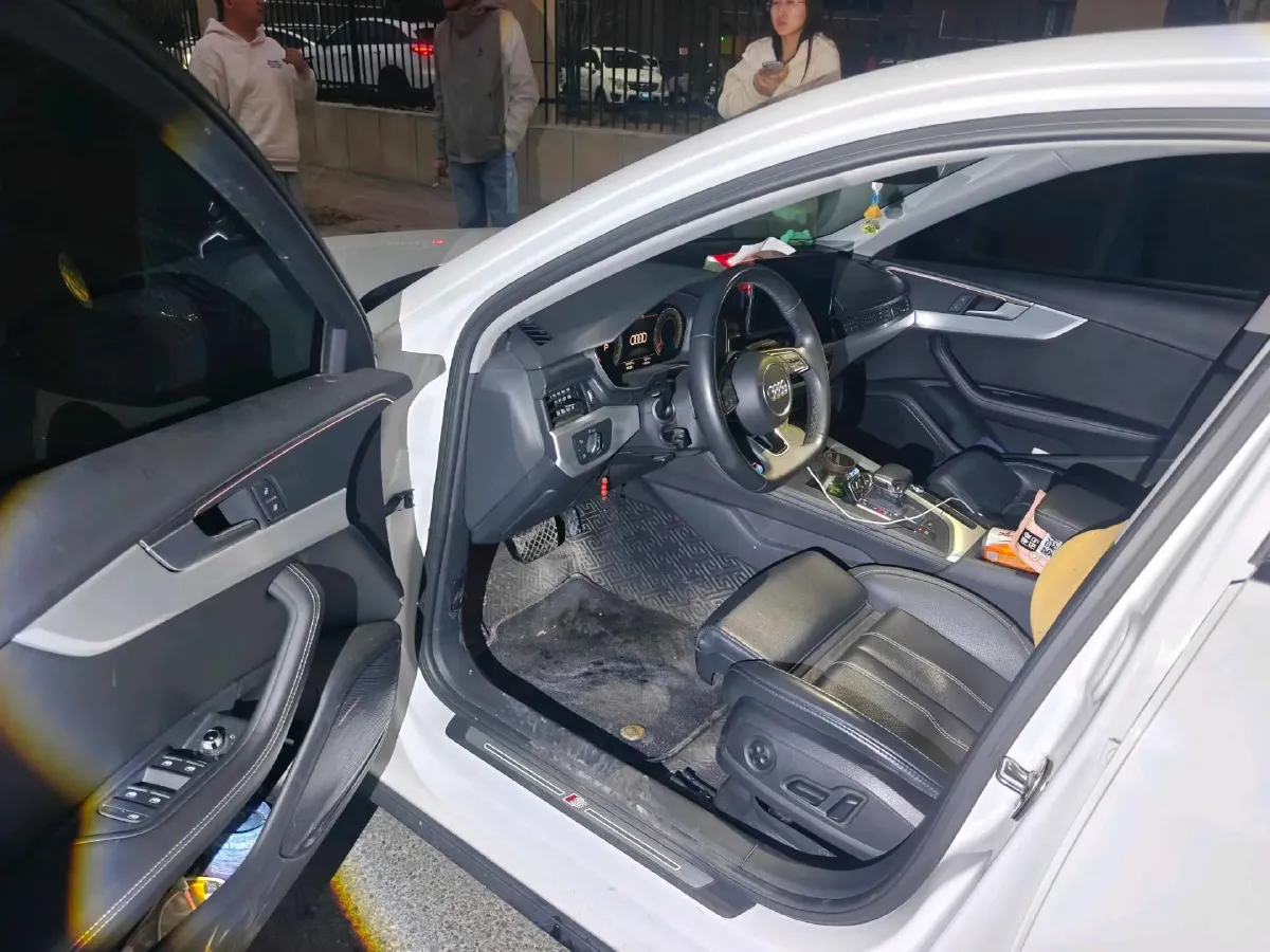 2022 Audi A4L 2.0T 190HP L4 7DCT,autocango,china used car exporter,china ev exporter,chinese used car exporter,chinese used ev exporter