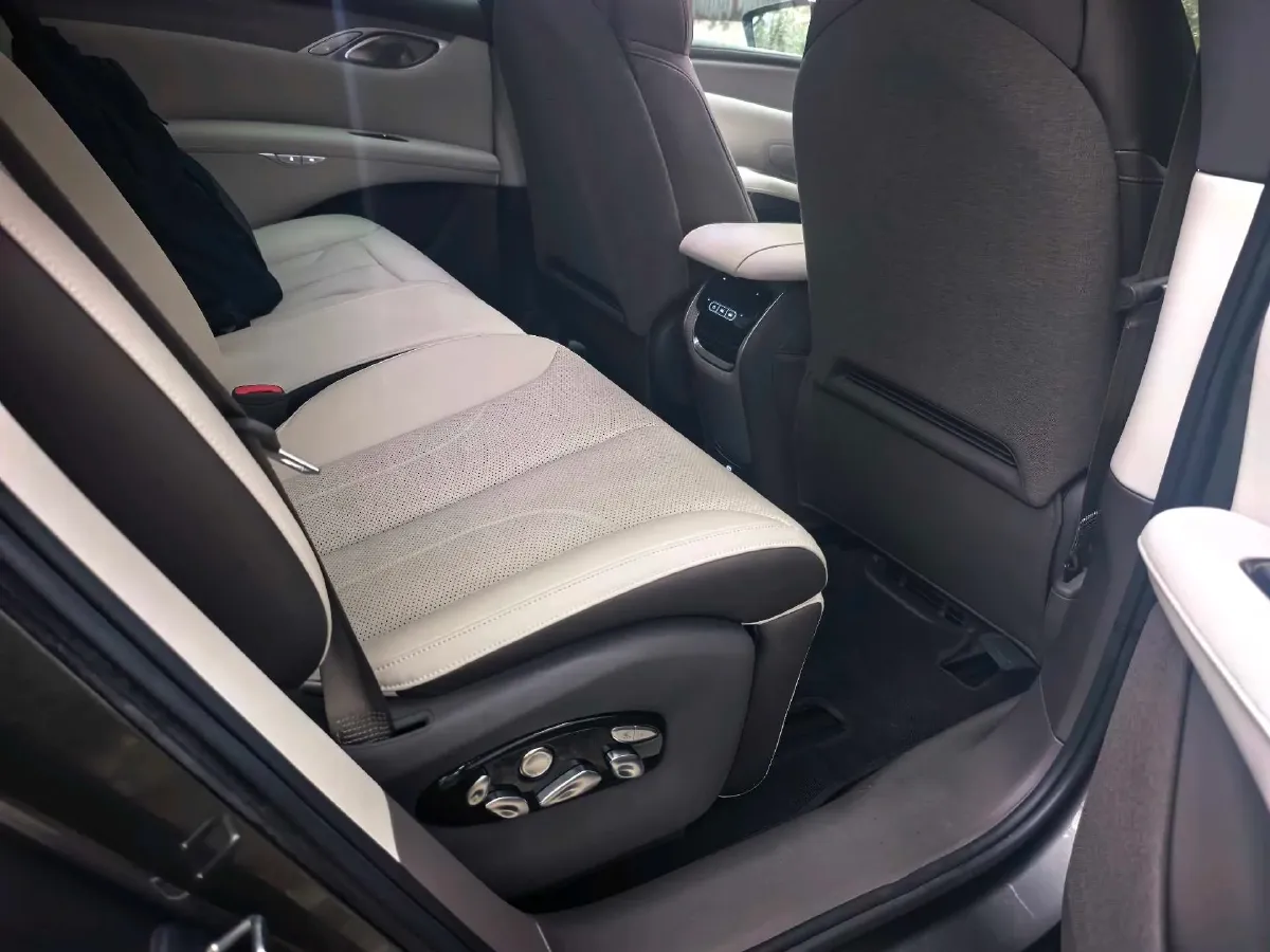 2023 IM LS7 BEV 100KWH,autocango,china used car exporter,china ev exporter,chinese used car exporter,chinese used ev exporter