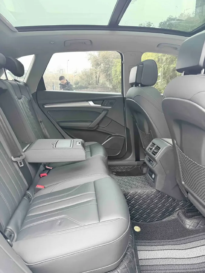 2022 Audi Q5L 2.0T 190HP L4 7DCT,autocango,china used car exporter,china ev exporter,chinese used car exporter,chinese used ev exporter