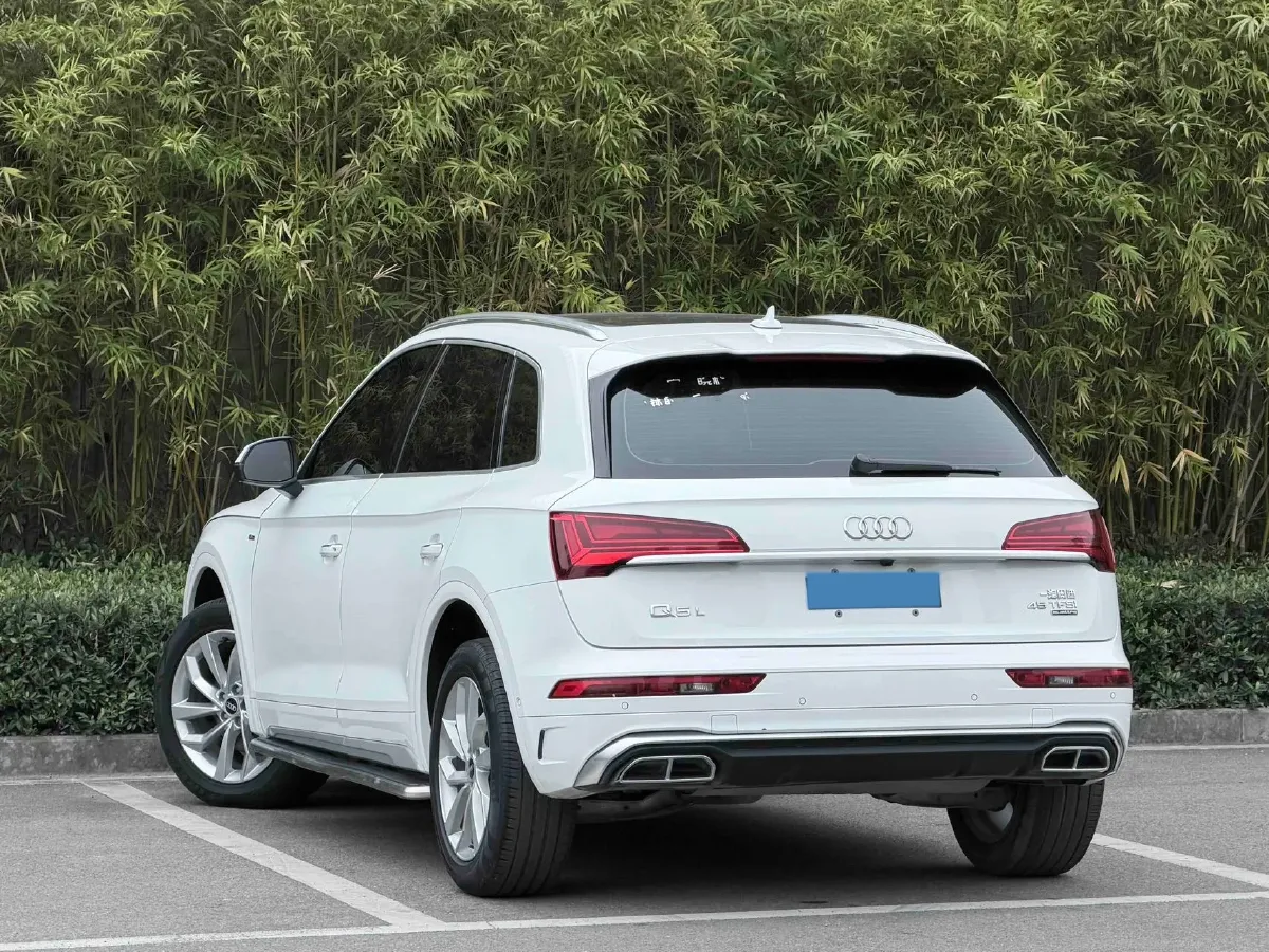2022 Audi Q5L 2.0T 190HP L4 7DCT,autocango,china used car exporter,china ev exporter,chinese used car exporter,chinese used ev exporter