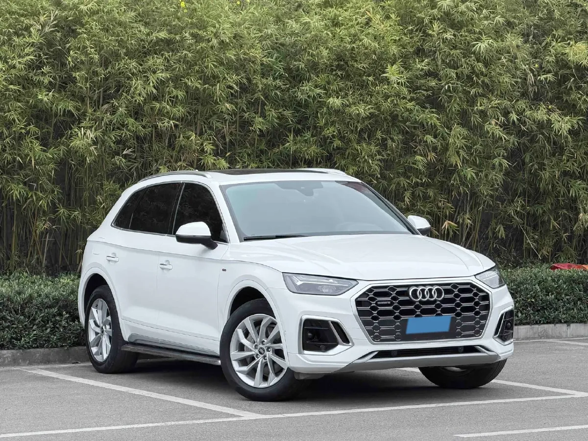 2022 Audi Q5L 2.0T 190HP L4 7DCT,autocango,china used car exporter,china ev exporter,chinese used car exporter,chinese used ev exporter