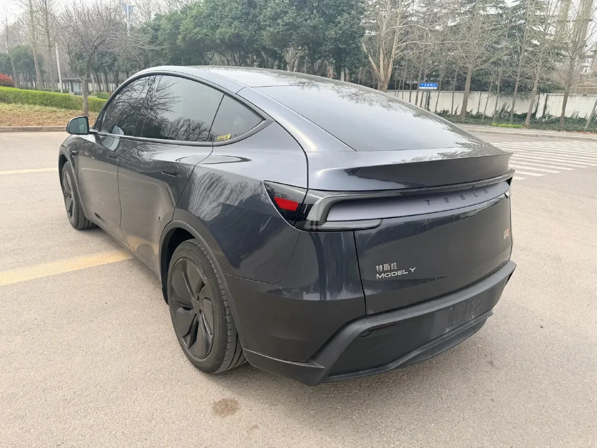 2025 Tesla Model Y BEV 62.5KWH,autocango,china used car exporter,china ev exporter,chinese used car exporter,chinese used ev exporter