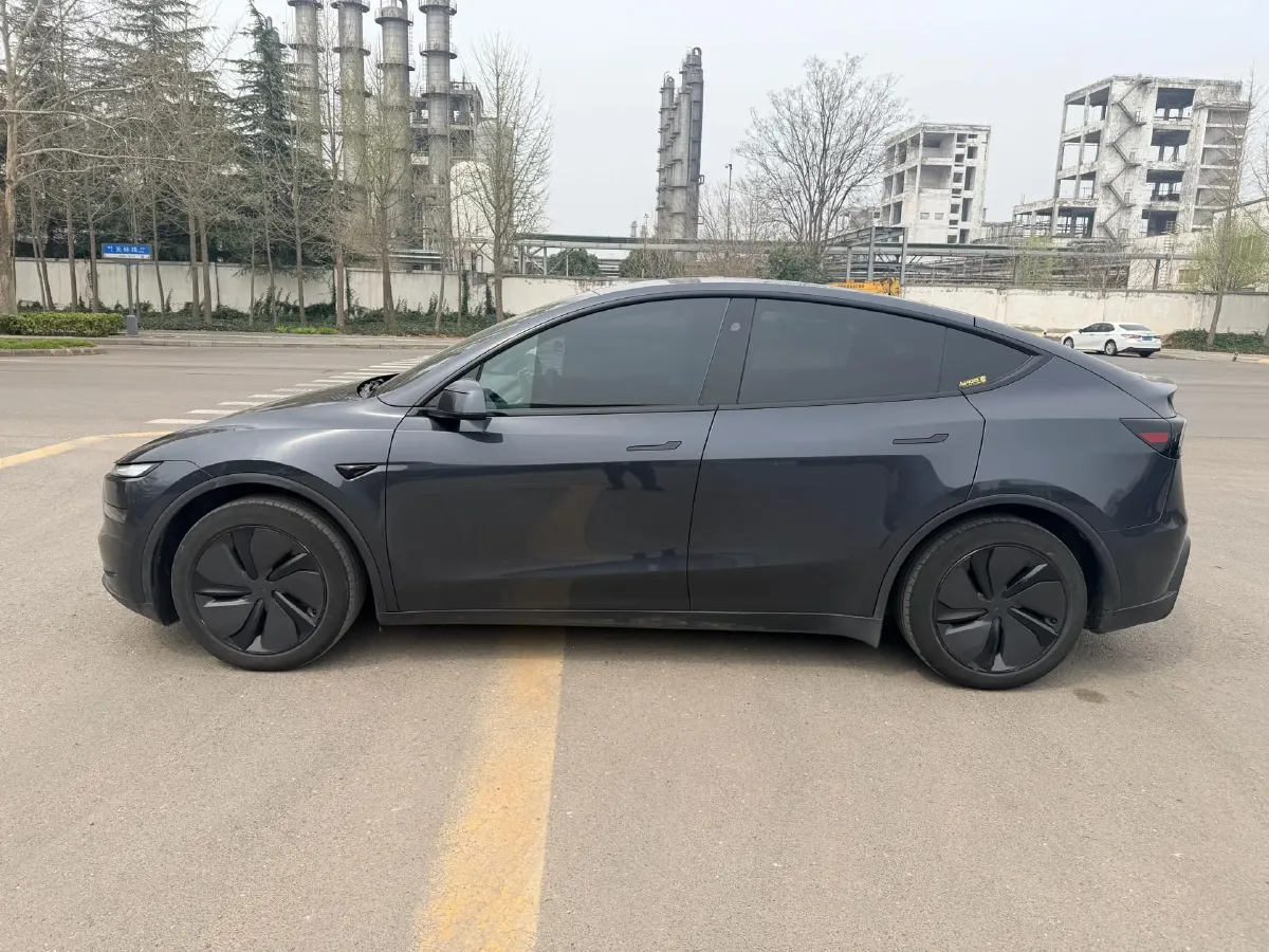 2025 Tesla Model Y BEV 62.5KWH,autocango,china used car exporter,china ev exporter,chinese used car exporter,chinese used ev exporter