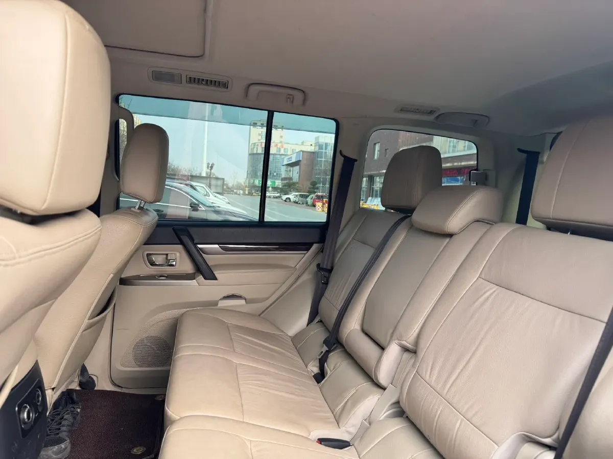2018 Mitsubishi Pajero 3.0L 174HP V6 5AT,autocango,china used car exporter,china ev exporter,chinese used car exporter,chinese used ev exporter
