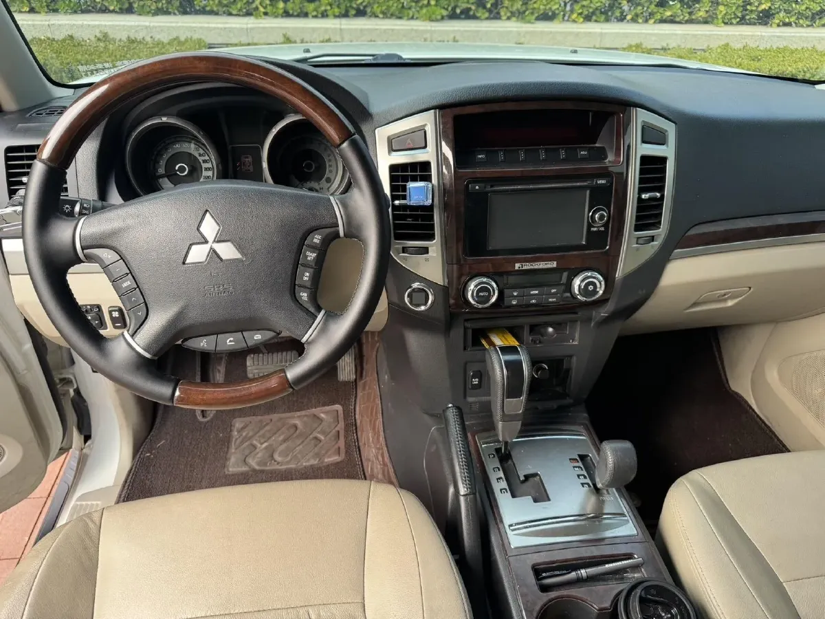 2018 Mitsubishi Pajero 3.0L 174HP V6 5AT,autocango,china used car exporter,china ev exporter,chinese used car exporter,chinese used ev exporter