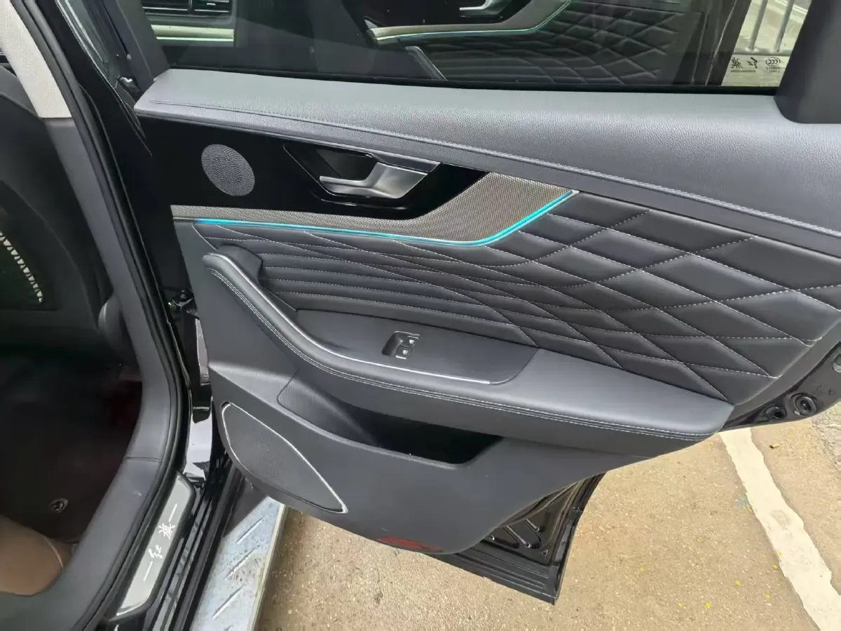 2022 HongQi HS5 2.0T 224HP L4 6AT,autocango,china used car exporter,china ev exporter,chinese used car exporter,chinese used ev exporter