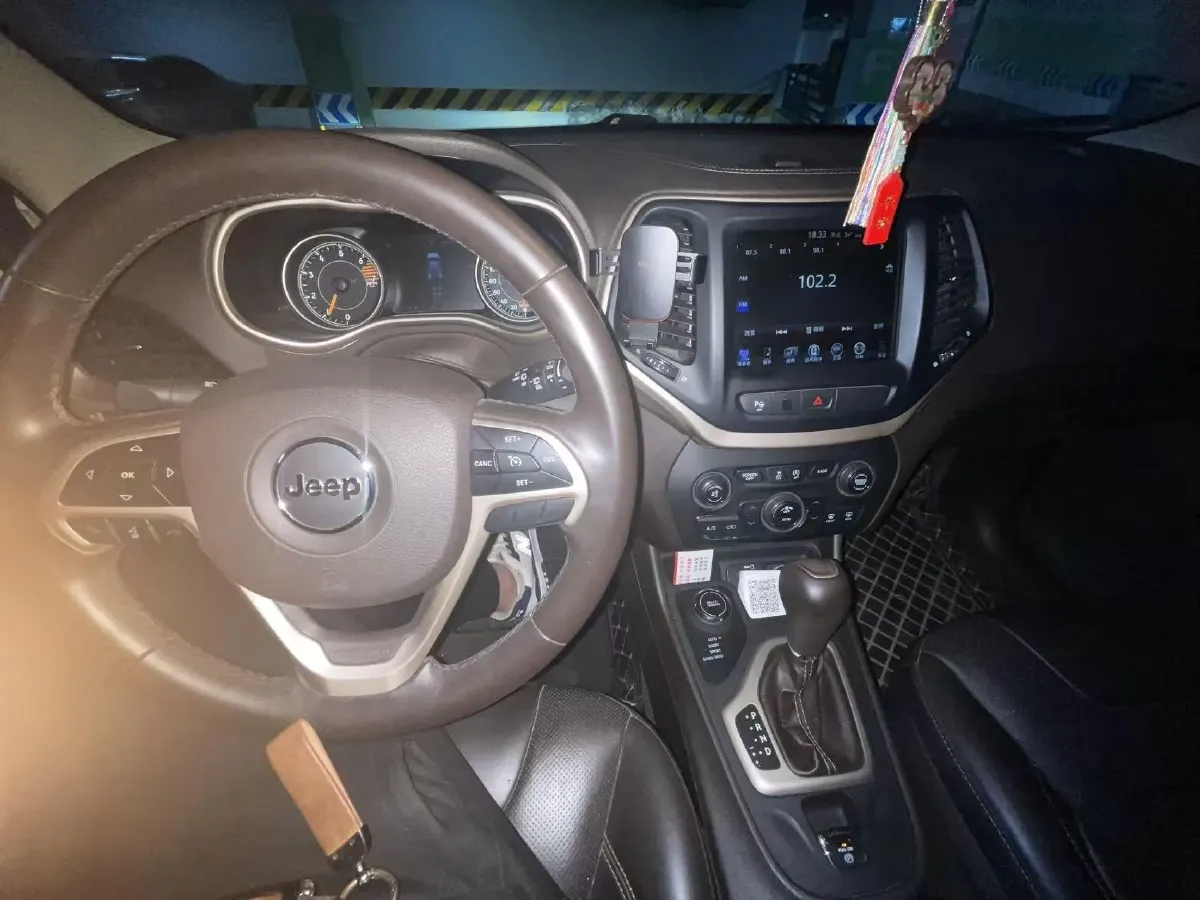 2017 Jeep Cherokee 2.4L 175HP L4 9AT,autocango,china used car exporter,china ev exporter,chinese used car exporter,chinese used ev exporter