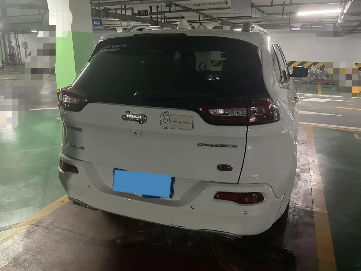 2017 Jeep Cherokee 2.4L 175HP L4 9AT,autocango,china used car exporter,china ev exporter,chinese used car exporter,chinese used ev exporter