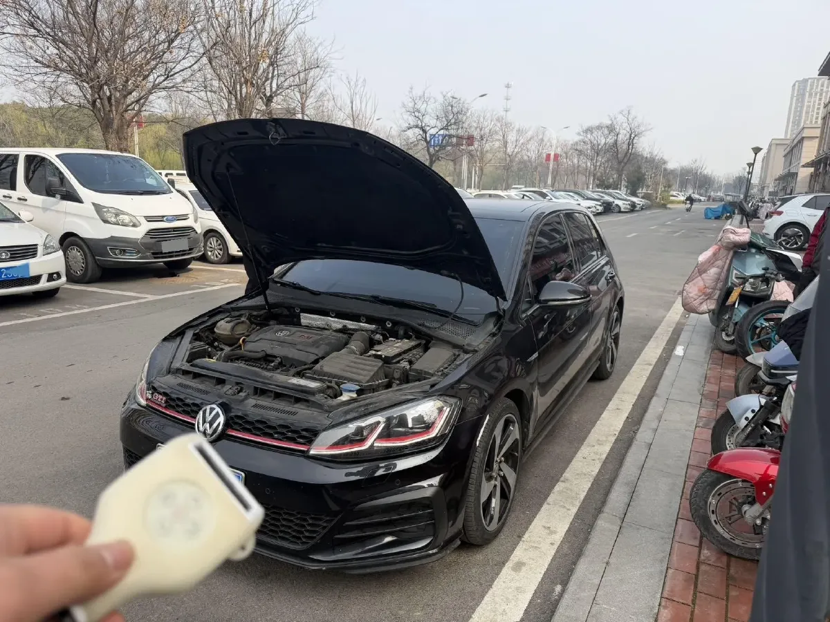 2018 Volkswagen GolfGTI 2.0T 220HP L4 7DCT,autocango,china used car exporter,china ev exporter,chinese used car exporter,chinese used ev exporter