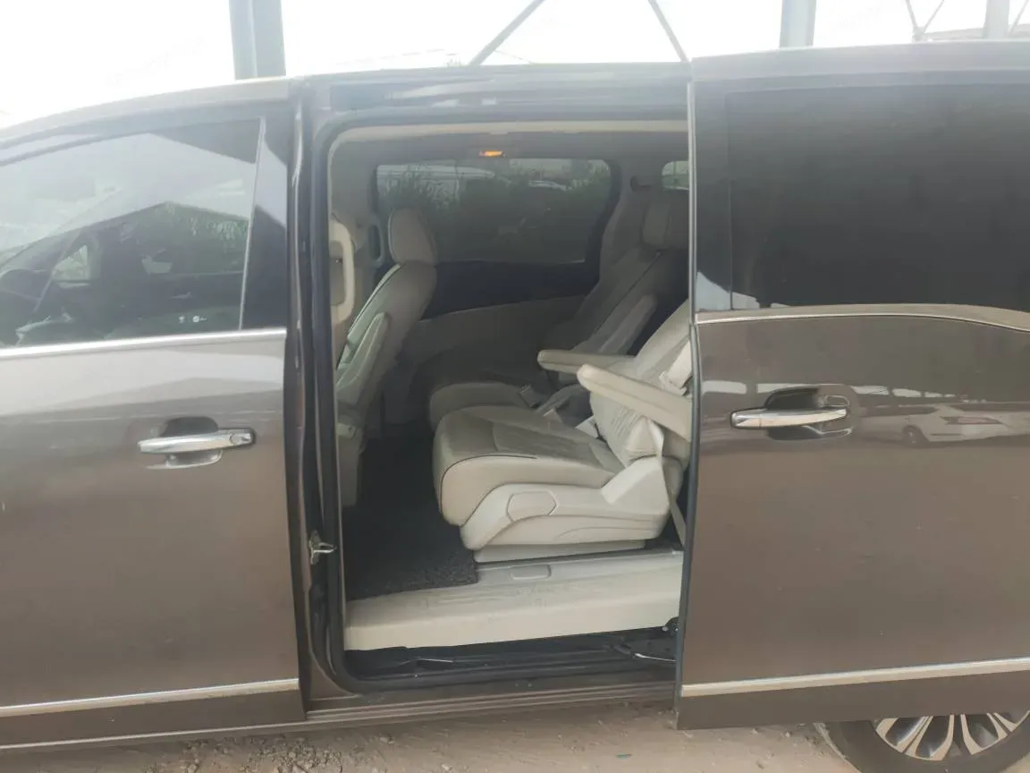 2022 Buick GL8 2.0T 237HP L4 9AT,autocango,china used car exporter,china ev exporter,chinese used car exporter,chinese used ev exporter