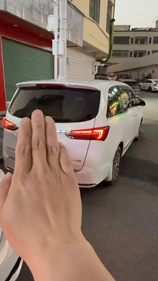 2022 Buick GL8 2.0T 237HP L4 9AT,autocango,china used car exporter,china ev exporter,chinese used car exporter,chinese used ev exporter