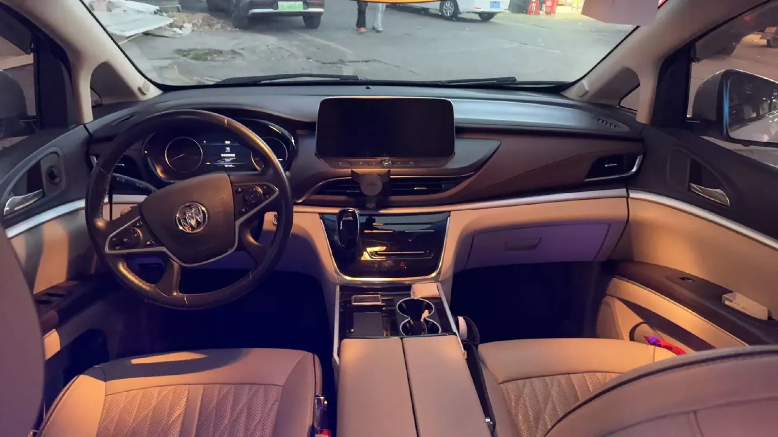 2022 Buick GL8 2.0T 237HP L4 9AT,autocango,china used car exporter,china ev exporter,chinese used car exporter,chinese used ev exporter