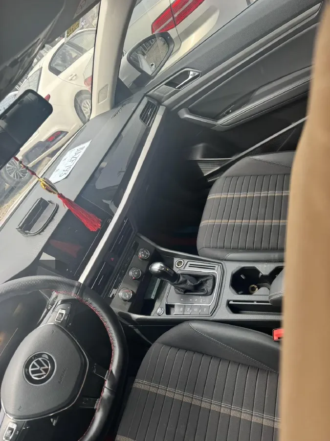 2022 Volkswagen T-Roc 1.4T 150HP L4 7DCT,autocango,china used car exporter,china ev exporter,chinese used car exporter,chinese used ev exporter