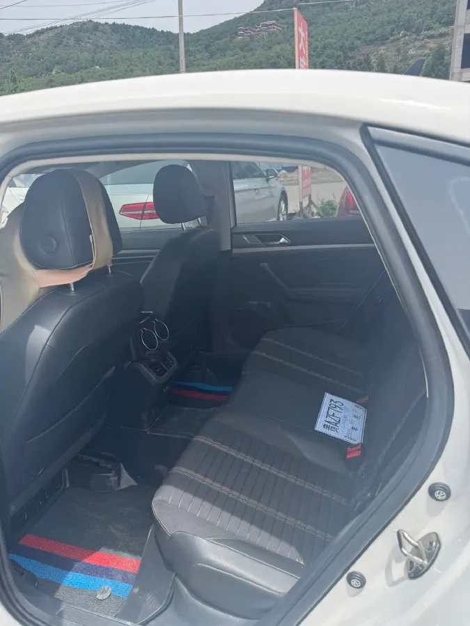 2022 Volkswagen T-Roc 1.4T 150HP L4 7DCT,autocango,china used car exporter,china ev exporter,chinese used car exporter,chinese used ev exporter