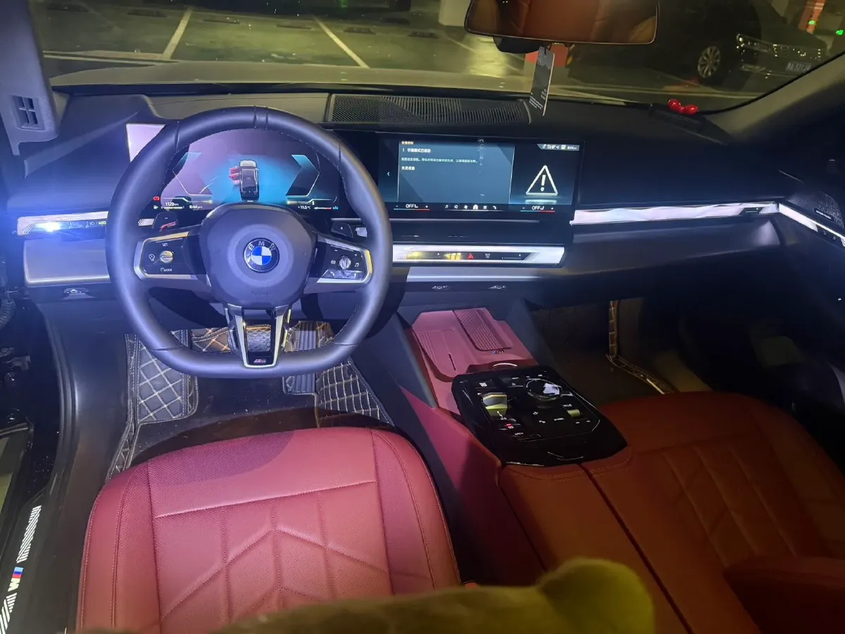 2025 BMW 5 Series 2.0T 258HP L4 8AT,autocango,china used car exporter,china ev exporter,chinese used car exporter,chinese used ev exporter