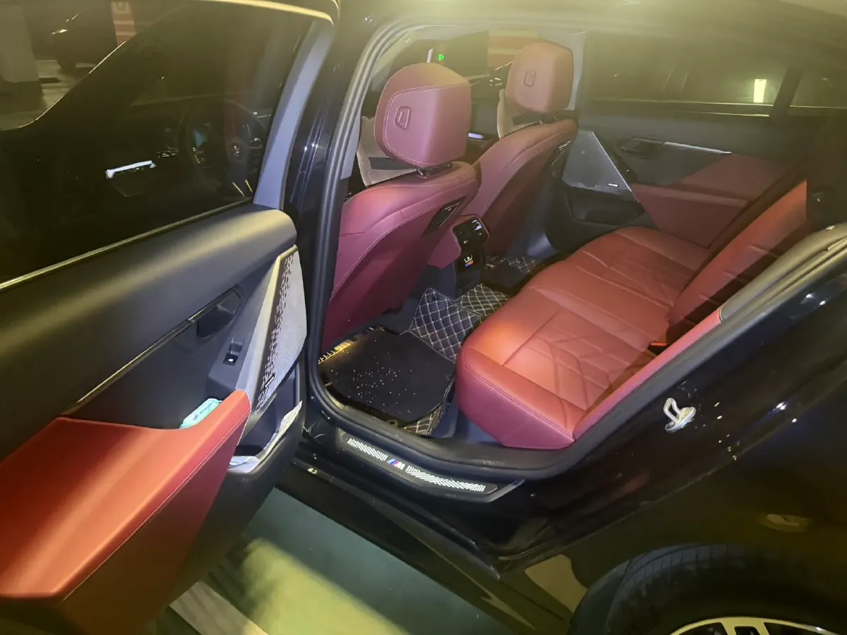 2025 BMW 5 Series 2.0T 258HP L4 8AT,autocango,china used car exporter,china ev exporter,chinese used car exporter,chinese used ev exporter