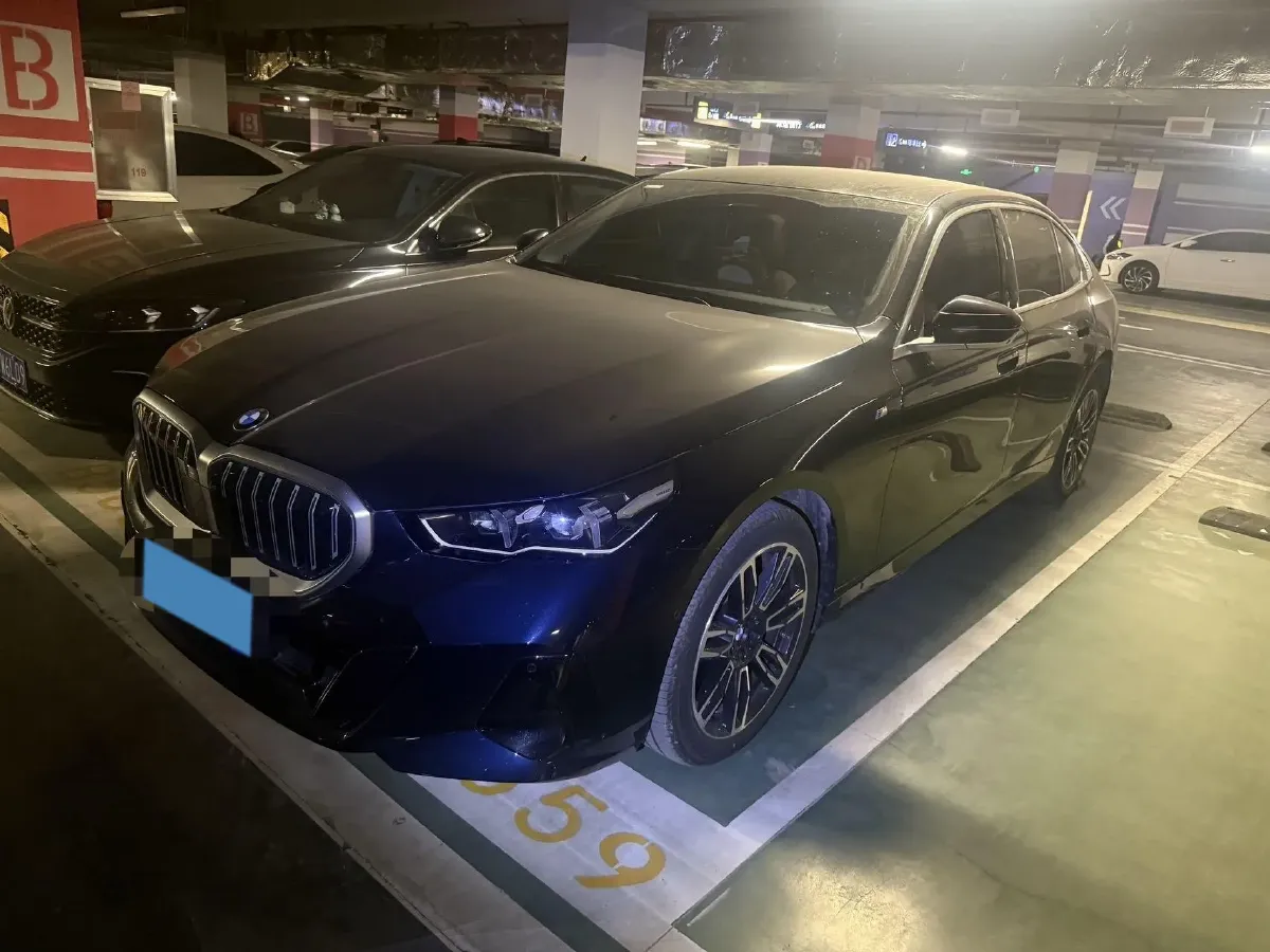 2025 BMW 5 Series 2.0T 258HP L4 8AT,autocango,china used car exporter,china ev exporter,chinese used car exporter,chinese used ev exporter