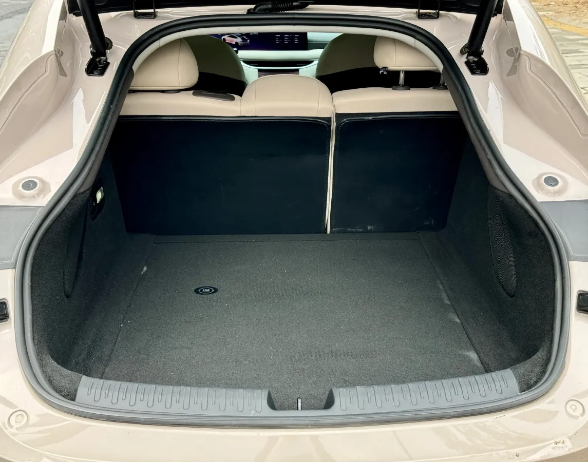 2024 IM L6 BEV 75KWH,autocango,china used car exporter,china ev exporter,chinese used car exporter,chinese used ev exporter