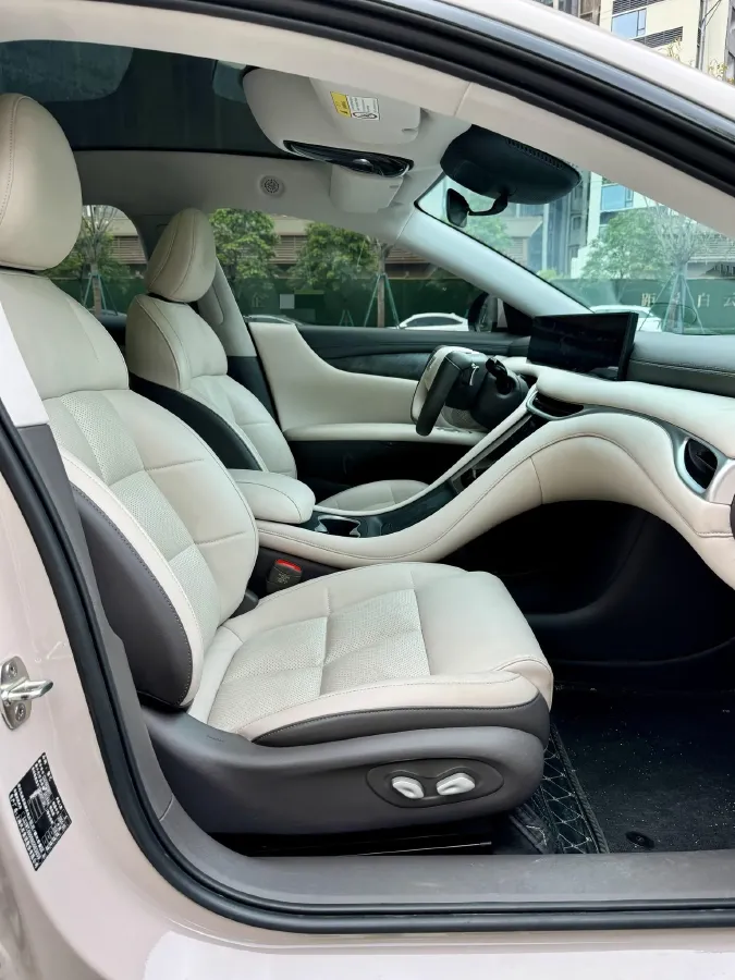 2024 IM L6 BEV 75KWH,autocango,china used car exporter,china ev exporter,chinese used car exporter,chinese used ev exporter