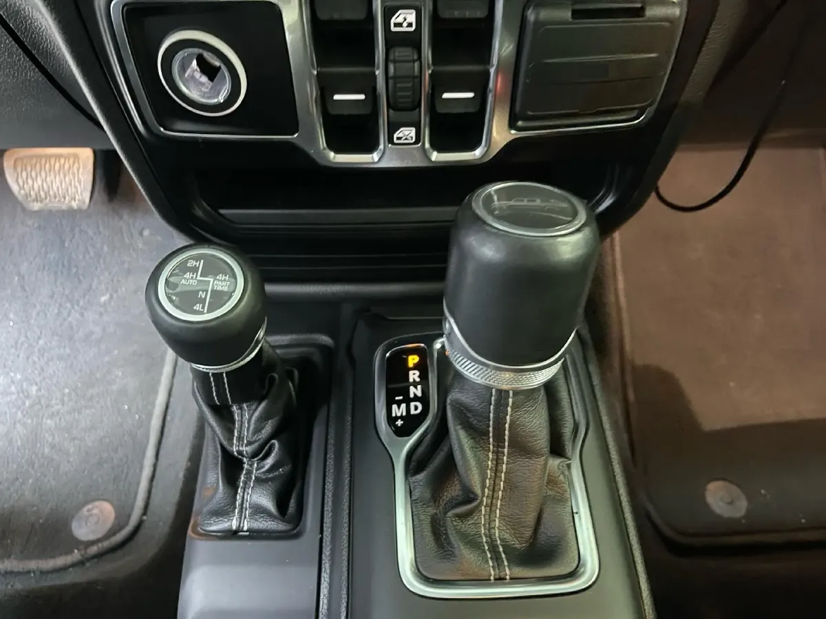 2022 Jeep Gladiator 3.6L 284HP V6 8AT,autocango,china used car exporter,china ev exporter,chinese used car exporter,chinese used ev exporter