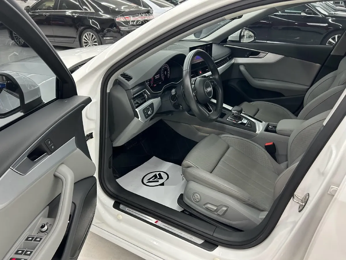 2020 Audi A4L 2.0T 190HP L4 7DCT,autocango,china used car exporter,china ev exporter,chinese used car exporter,chinese used ev exporter