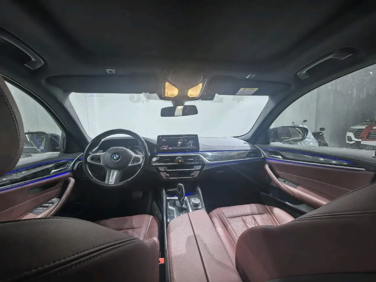 2022 BMW 5 Series 2.0T 252HP L4 8AT,autocango,china used car exporter,china ev exporter,chinese used car exporter,chinese used ev exporter