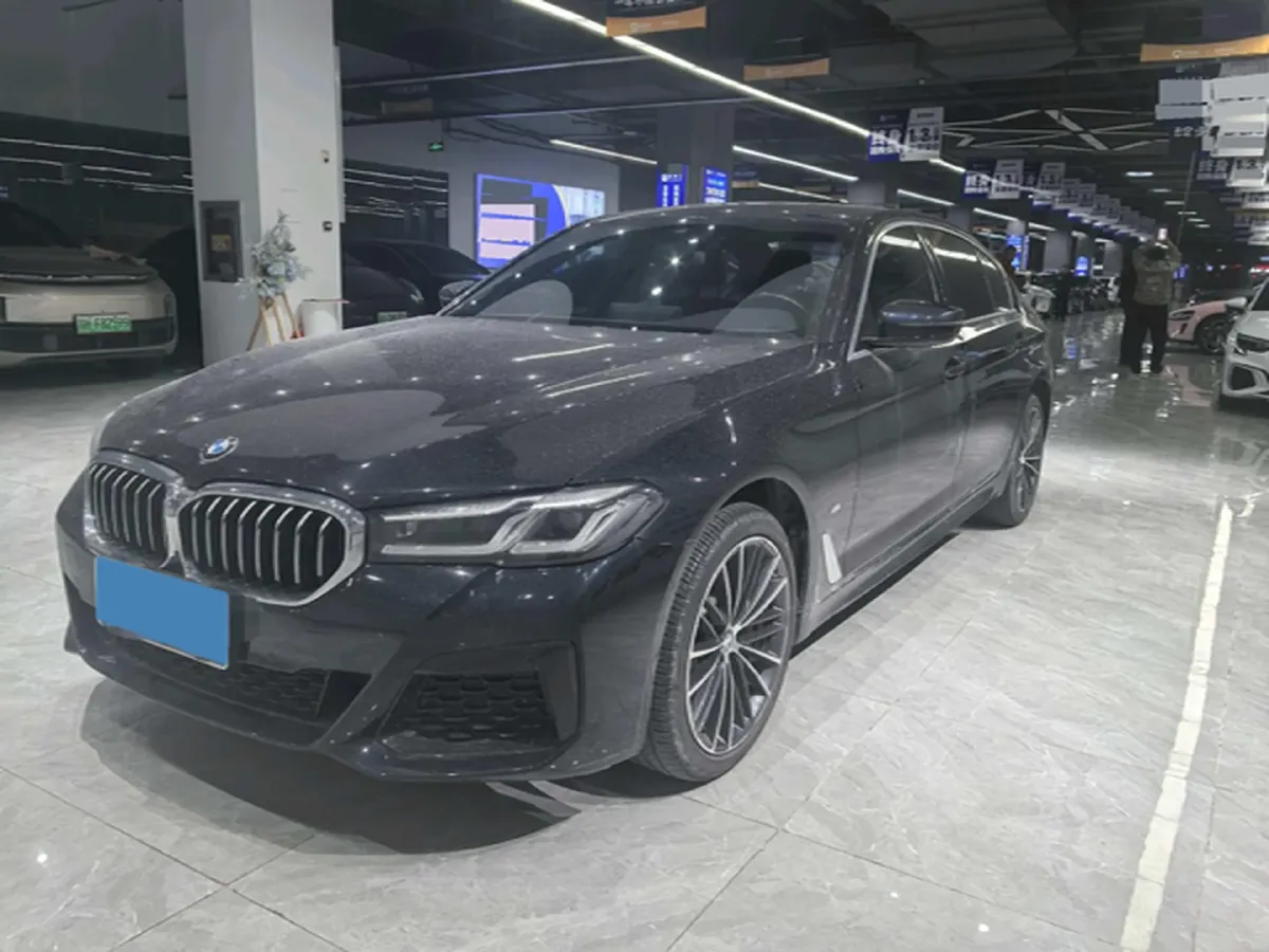 2022 BMW 5 Series 2.0T 252HP L4 8AT,autocango,china used car exporter,china ev exporter,chinese used car exporter,chinese used ev exporter