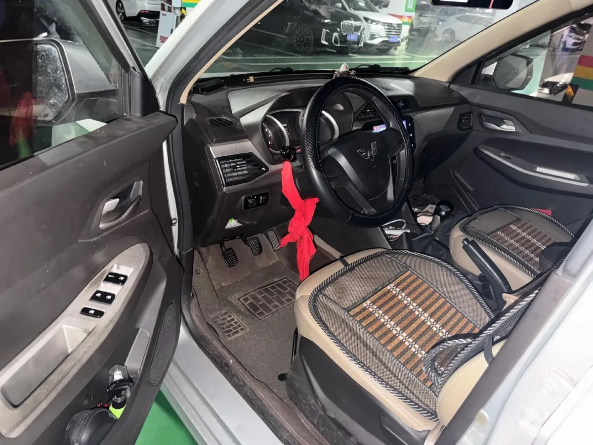 2018 WuLing HongGuang 1.5L 105HP L4 5MT,autocango,china used car exporter,china ev exporter,chinese used car exporter,chinese used ev exporter