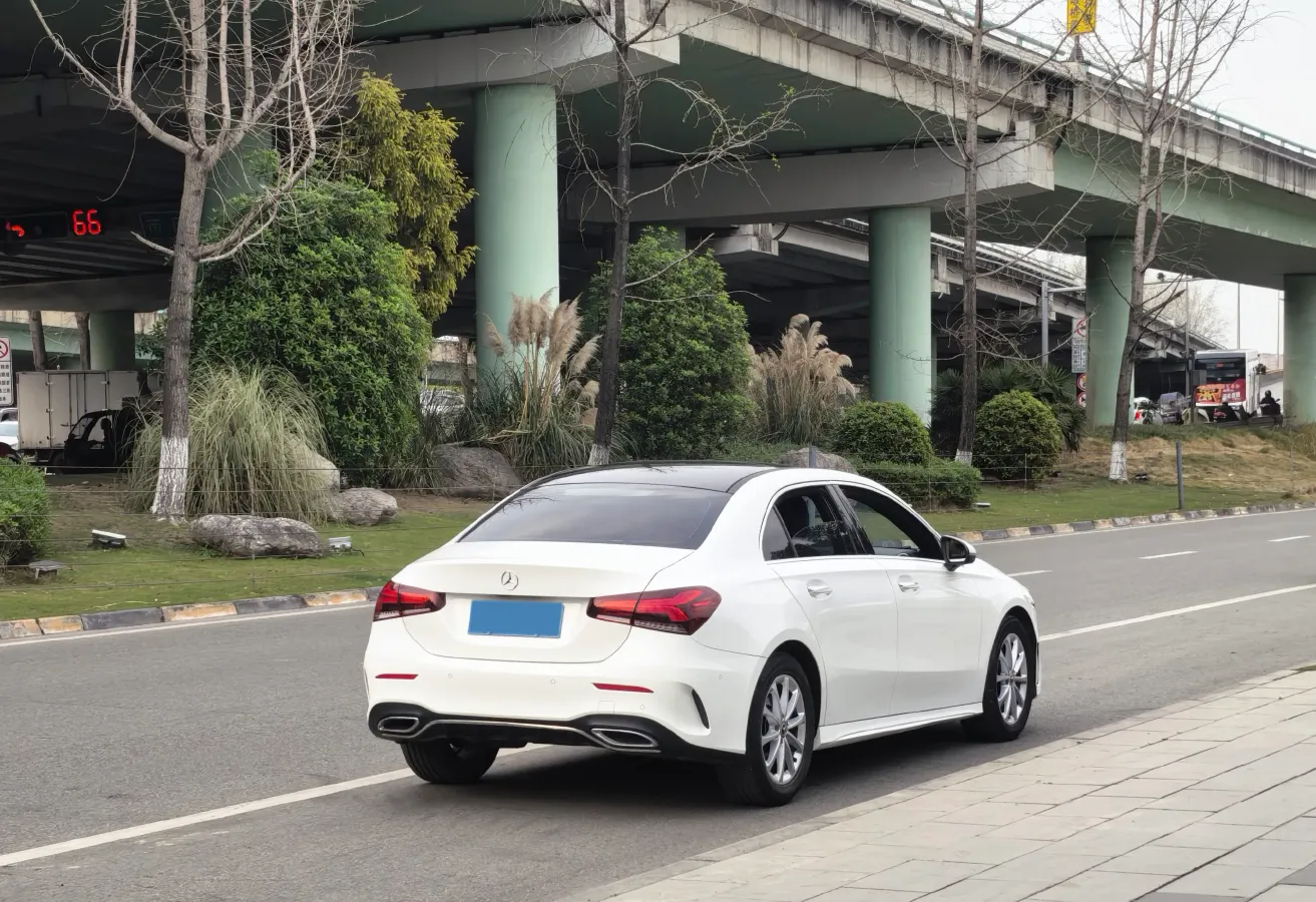 2020 Mercedes-Benz A Class 1.3T 163HP L4 7DCT,autocango,china used car exporter,china ev exporter,chinese used car exporter,chinese used ev exporter